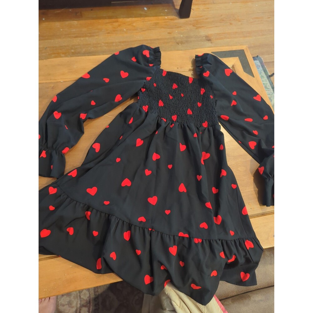 Valentine's Day heart black and red women's dress size large looks brand new